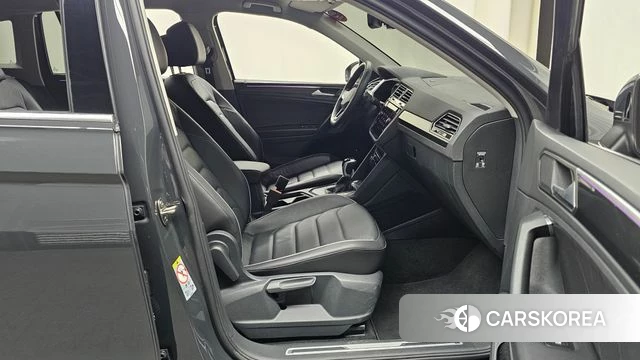 Volkswagen Tiguan second Generation 2023 Серый из Кореи, фото 2