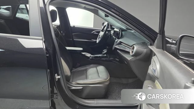 Chevrolet (GM Daewoo) Trax Crossover 2023 Черный из Кореи, фото 2
