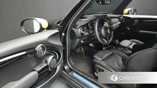 Mini Cooper Electric 2022 Черный из Кореи, фото 2