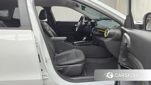 Chevrolet (GM Daewoo) Trax Crossover 2024 Белый из Кореи, фото 2