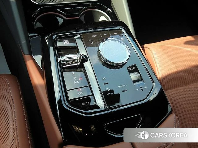 BMW 5 Series (G60) 2025 Черный из Кореи, фото 2