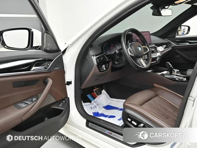 BMW 5 Series (G30) 2021 Белый из Кореи, фото 2