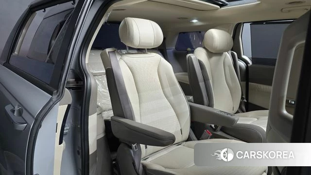 Kia The New Carnival 4th Generation 2026 Серебристо-серый из Кореи, фото 2