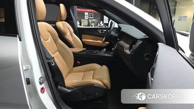 Volvo XC60 second Generation 2021 Белый из Кореи, фото 2