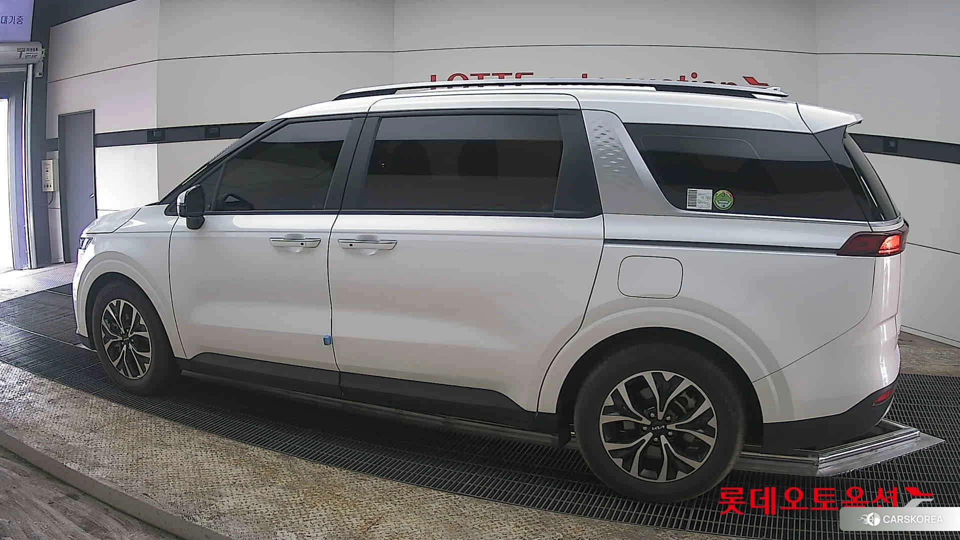 Kia Carnival 2023 Snow White Pearl (optional) из Кореи, фото 2