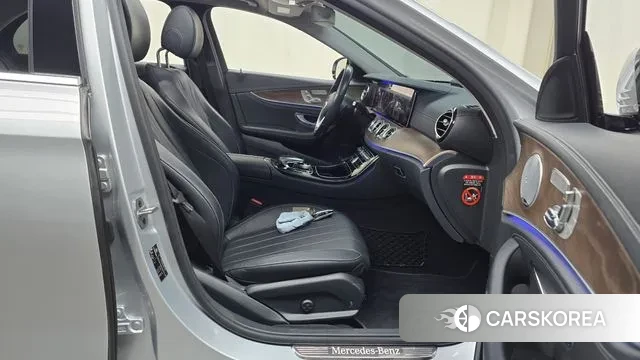 Mercedes-Benz E-Class W213 2018 Серебряный из Кореи, фото 2