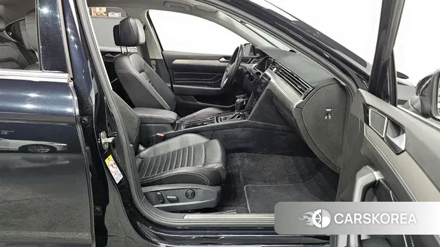 Volkswagen Passat GT (B8) 2022 Черный из Кореи, фото 2