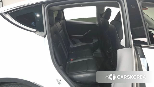 Tesla Model Y 2023 Белый из Кореи, фото 2