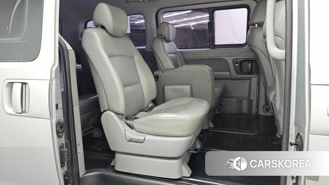 Hyundai The New Grand Starex 2018 Серебристо-серый из Кореи, фото 2