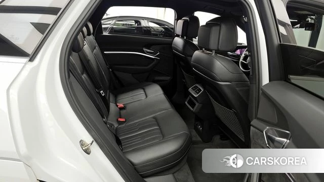 Audi e-Tron 2020 Белый из Кореи, фото 2