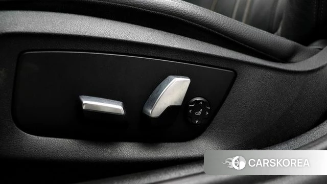 BMW 5 Series (G30) 2019 Белый из Кореи, фото 2