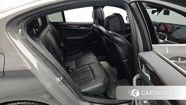 BMW 5 Series (G30) 2021 Серебристо-серый из Кореи, фото 2