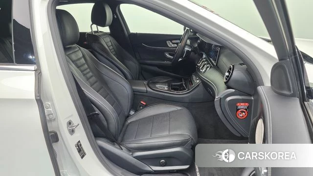 Mercedes-Benz E-Class W213 2022 Белый из Кореи, фото 2
