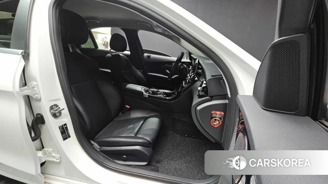 Mercedes-Benz C-Class W205 2019 Белый из Кореи, фото 2