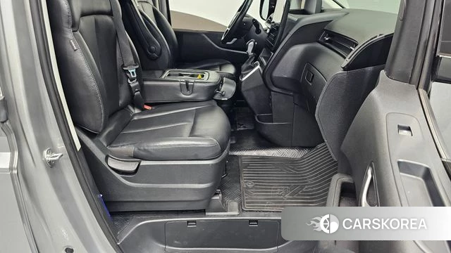 Hyundai Staria 2022 Серебряный из Кореи, фото 2