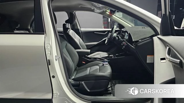 Kia Di Ol Nu Niro 2026 Белый из Кореи, фото 2