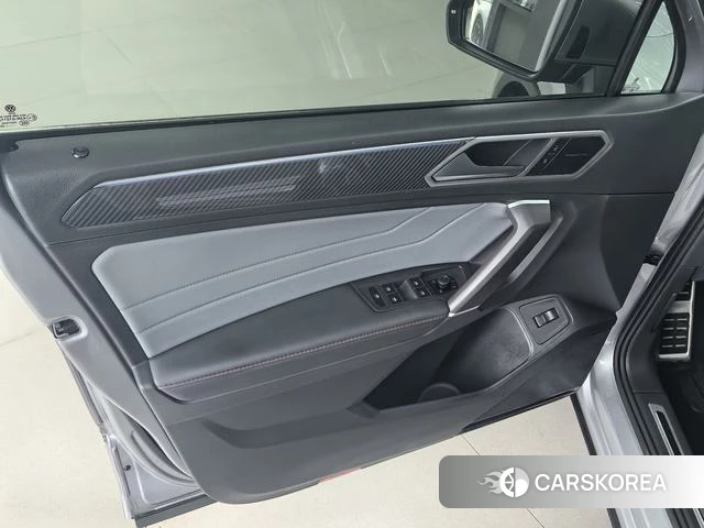 Volkswagen Tiguan L 2022 Серебристо-серый из Китая, фото 2