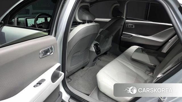 Hyundai Ionic 6 2023 Серебристо-серый из Кореи, фото 2