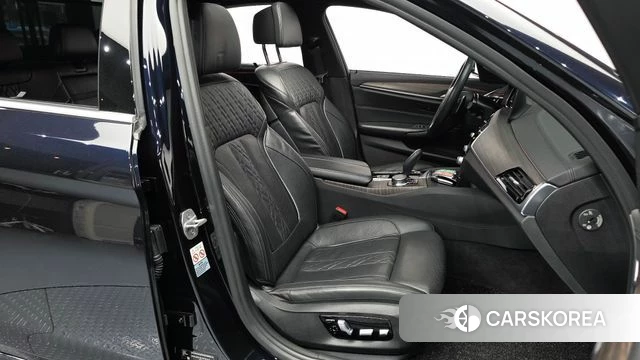 BMW 5 Series (G30) 2018 Синий из Кореи, фото 2