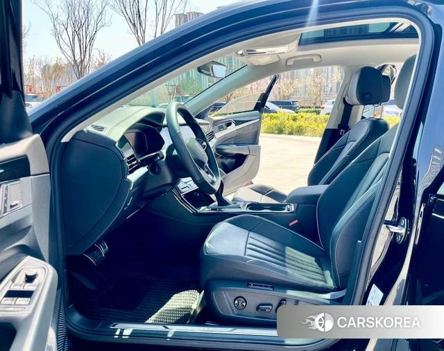 Volkswagen Passat 2024 Черный из Китая, фото 2