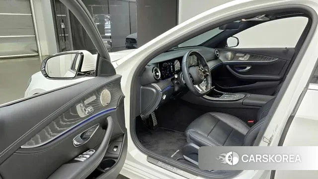Mercedes-Benz E-Class W213 2022 Белый из Кореи, фото 2