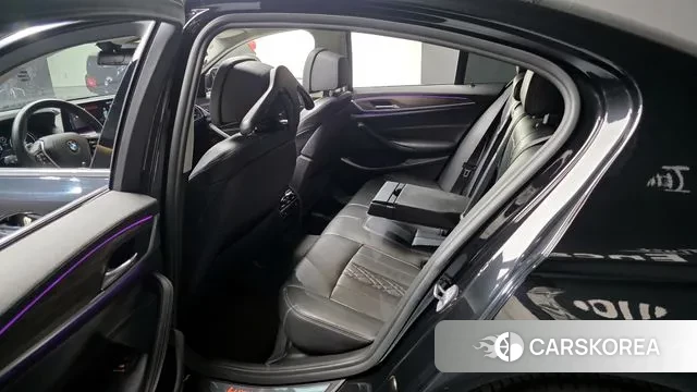 BMW 5 Series (G30) 2018 Черный из Кореи, фото 2