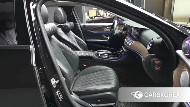 Mercedes-Benz E-Class W213 2018 Черный из Кореи, фото 2