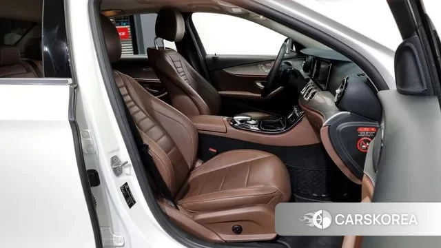 Mercedes-Benz E-Class W213 2018 Белый из Кореи, фото 2