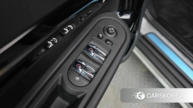 Mini Cooper Countryman 2023 Серебристо-серый из Кореи, фото 2
