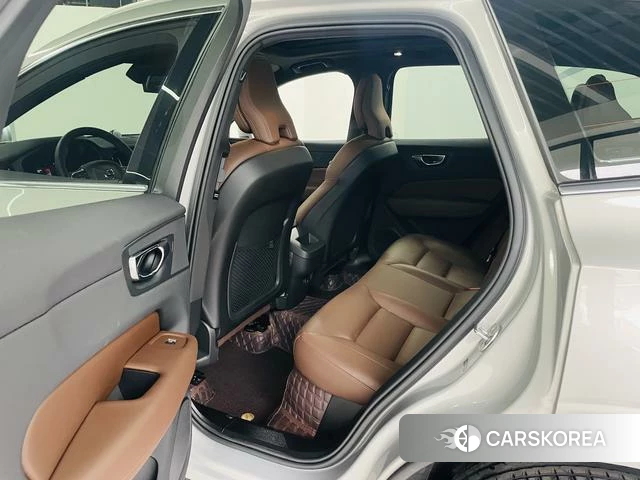 Volvo XC60 2024 Серебристо-серый из Китая, фото 2