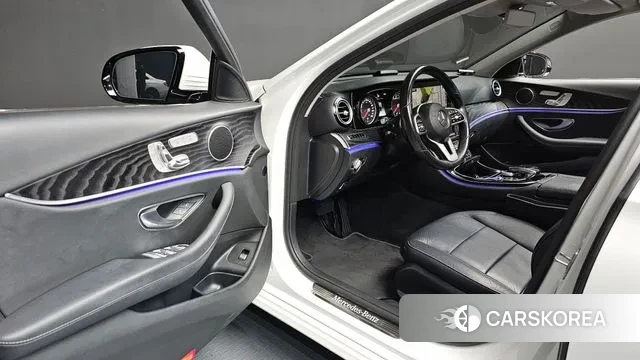 Mercedes-Benz E-Class W213 2020 Белый из Кореи, фото 2