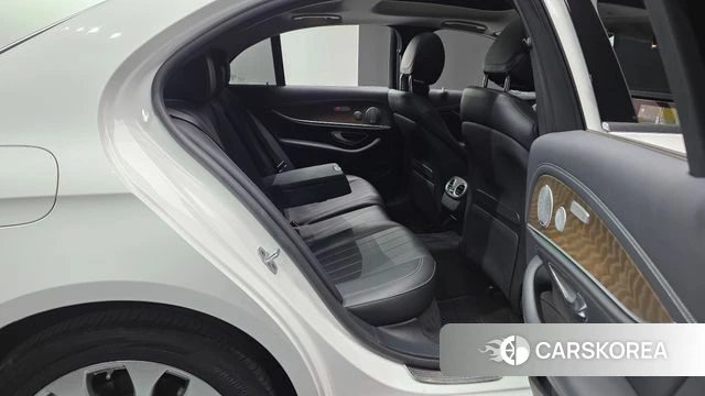 Mercedes-Benz E-Class W213 2019 Белый из Кореи, фото 2