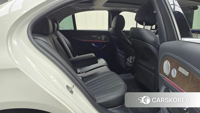 Mercedes-Benz E-Class W213 2019 Белый из Кореи, фото 2