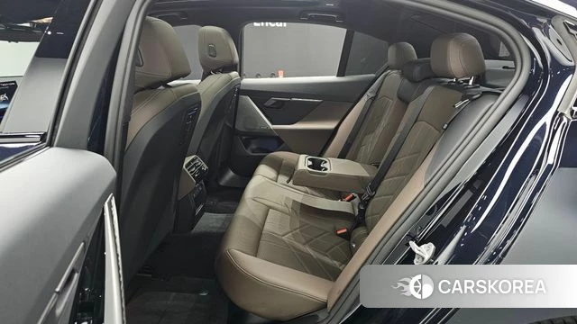 BMW 5 Series (G60) 2025 Черный из Кореи, фото 2