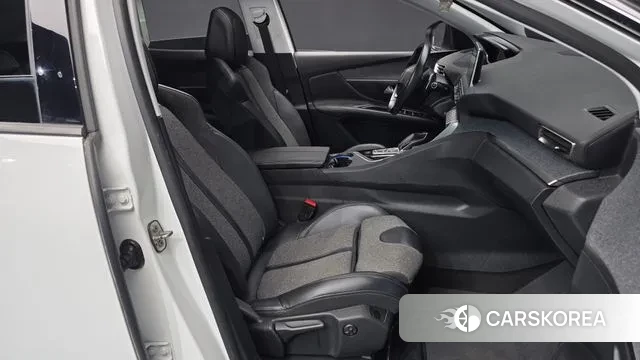 Peugeot 3008 second generation 2018 Белый из Кореи, фото 2