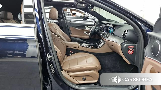 Mercedes-Benz E-Class W213 2023 Синий из Кореи, фото 2