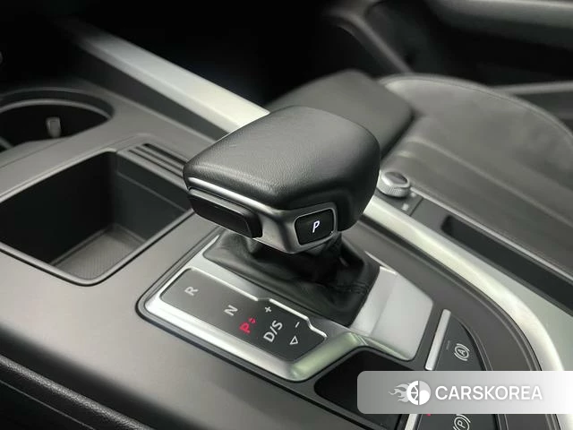 Audi A4L 2023 Темно-серый из Китая, фото 2