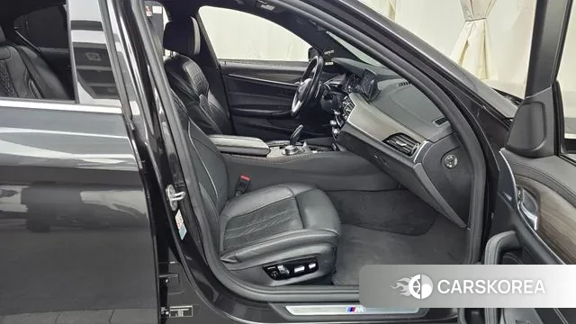 BMW 5 Series (G30) 2018 Серый из Кореи, фото 2