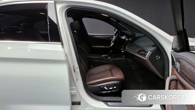 BMW 5 Series (G30) 2020 Белый из Кореи, фото 2