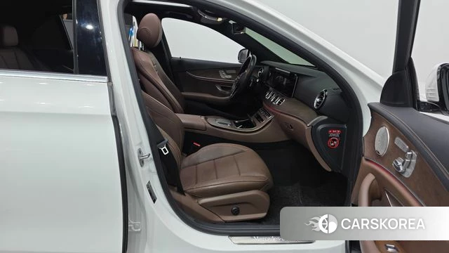 Mercedes-Benz E-Class W213 2022 Белый из Кореи, фото 2