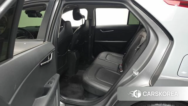 Kia Di Ol Nu Niro 2022 Серебристо-серый из Кореи, фото 2