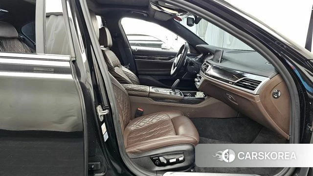 BMW 7 Series (G11) 2021 Черный из Кореи, фото 2