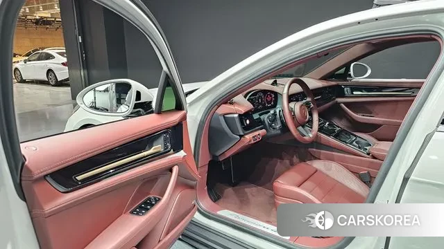 Porsche Panamera (972) 2024 Серебристо-серый из Кореи, фото 2