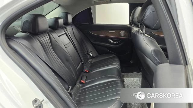 Mercedes-Benz E-Class W213 2018 Белый из Кореи, фото 2