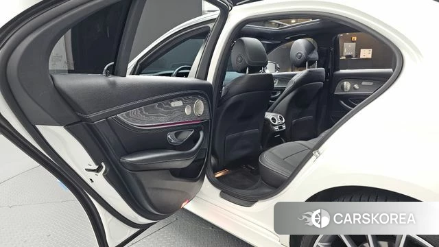 Mercedes-Benz E-Class W213 2021 Белый из Кореи, фото 2
