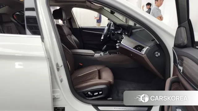 BMW 5 Series (G30) 2020 Белый из Кореи, фото 2