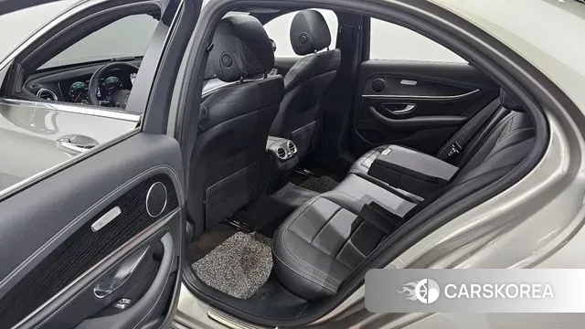 Mercedes-Benz E-Class W213 2021 Серый из Кореи, фото 2