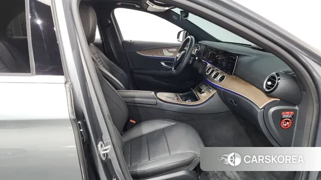 Mercedes-Benz E-Class W213 2022 Серый из Кореи, фото 2