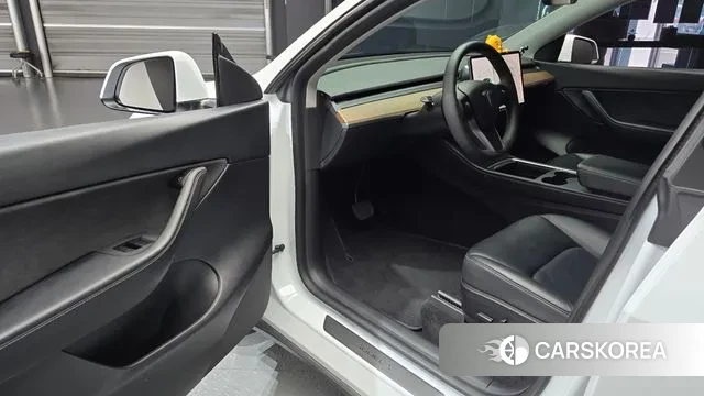 Tesla Model Y 2021 Белый из Кореи, фото 2