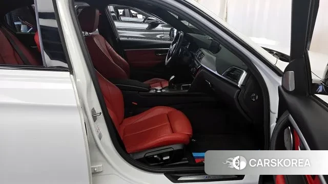 BMW 3 Series (F30) 2018 Белый из Кореи, фото 2